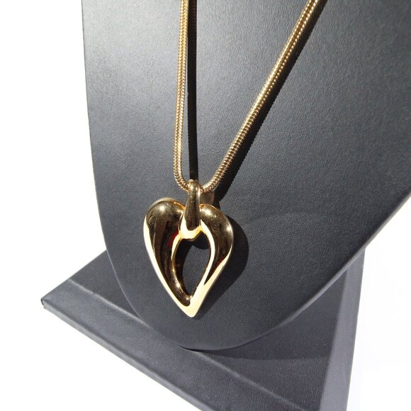 Vintage 90s Monet Gold Tone Heart Pendant Necklace - Picture 3 of 8